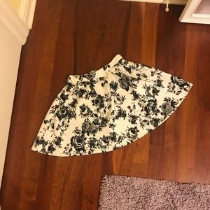 Black and white printed skirt
